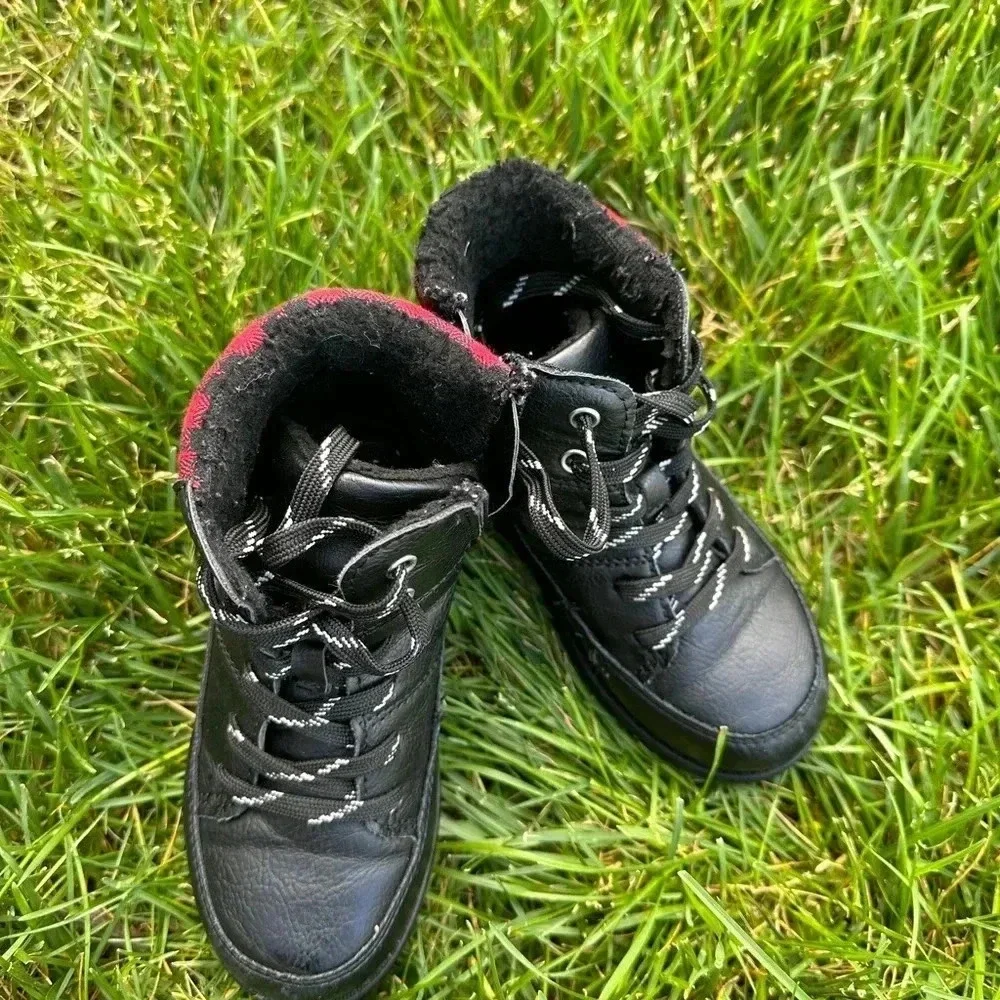 Carter’s kids winter shoe boots black with lace rubber sole size 12